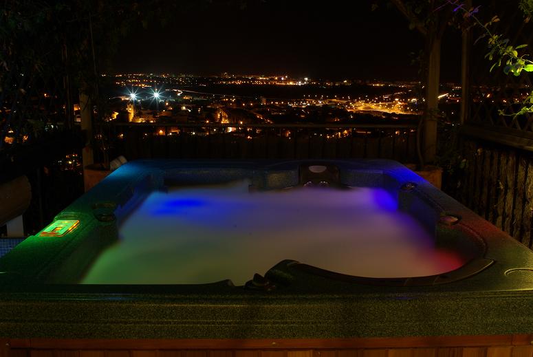 night_time_jacuzzi